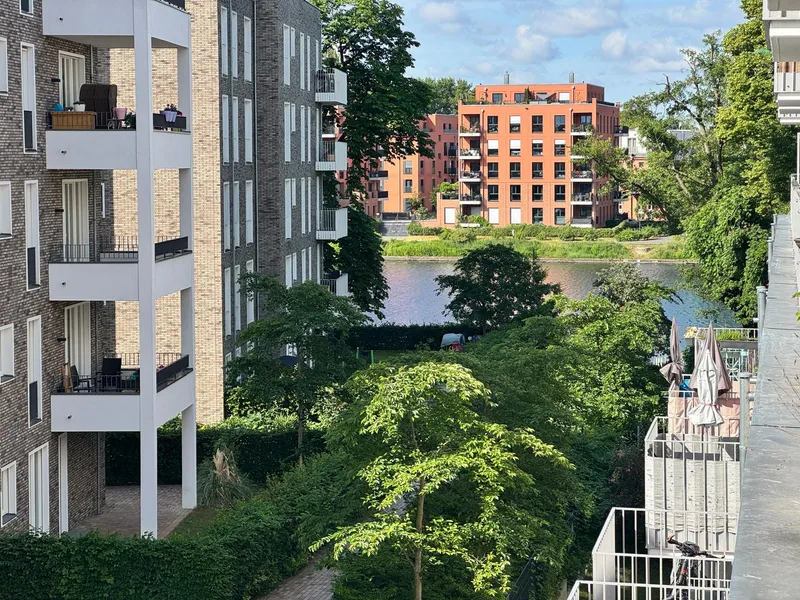 Wohnen mit Wasserblick: 2 Zimmer, Balkon & moderne Ausstattung — photo 1